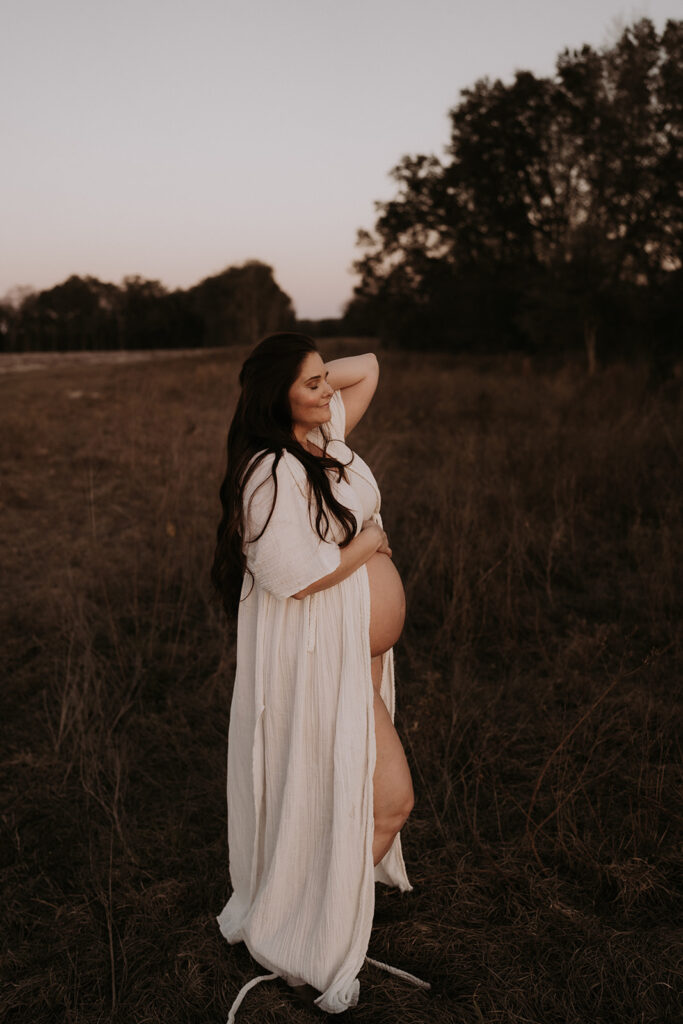 woman posing for a maternity photoshoot | nostalgic motherhood photoshoot